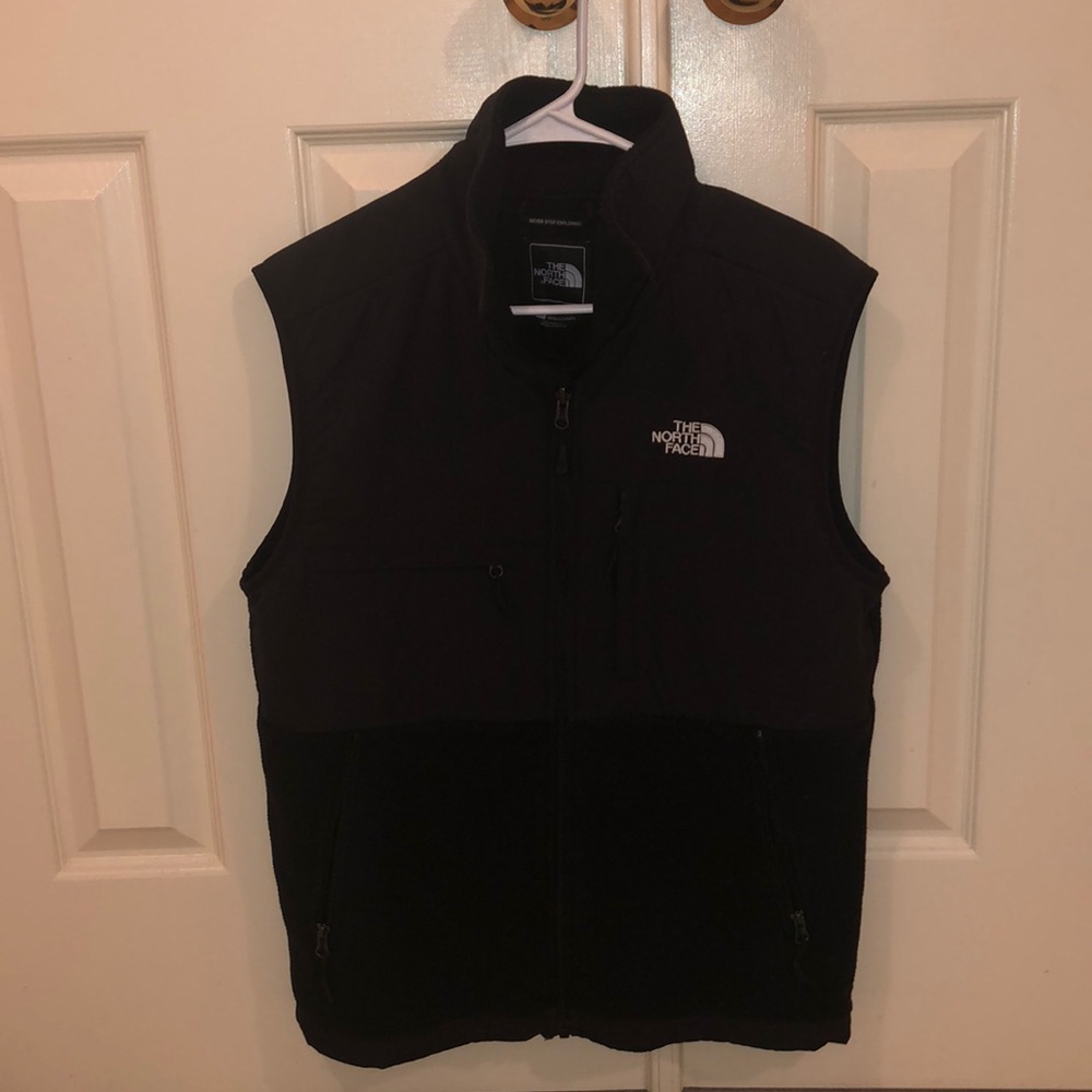 Men’s black The North Face vest